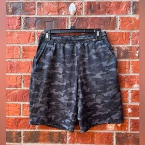 Lululemon Pace Breaker Mens Small Gray Camo 9" Shorts